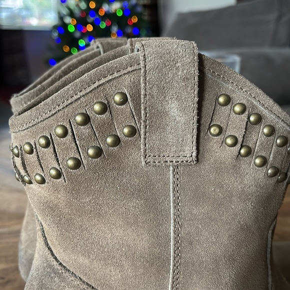 VERY VOLATILE SUEDE PULL ON BOOTIES/Size 10 - Picture 4 of 11